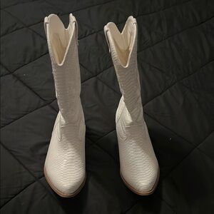 White Western-Style Women's Boots